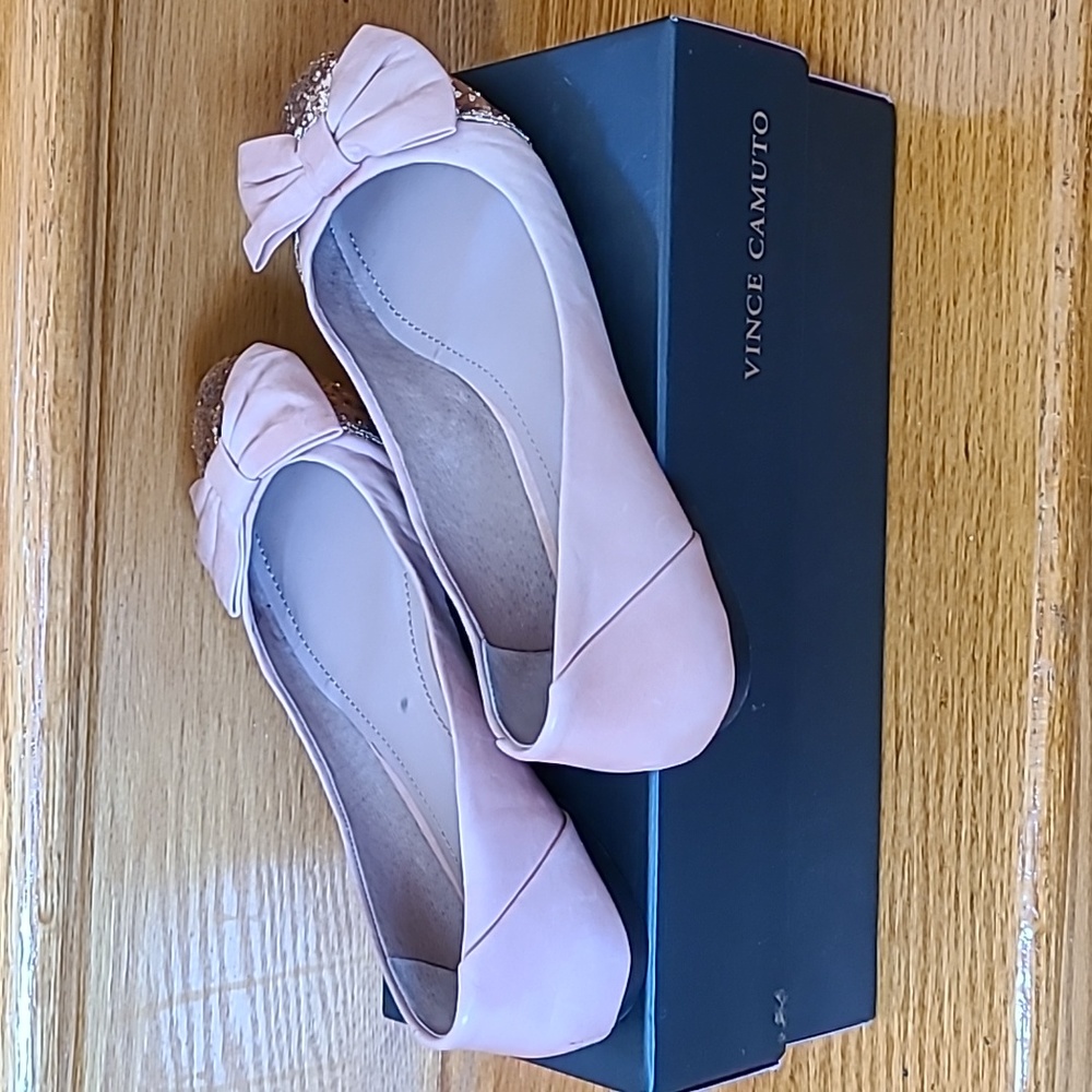 Vince Camuto Flats with boe